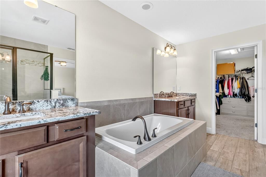 For Rent: $4,250 (4 beds, 3 baths, 2587 Square Feet)