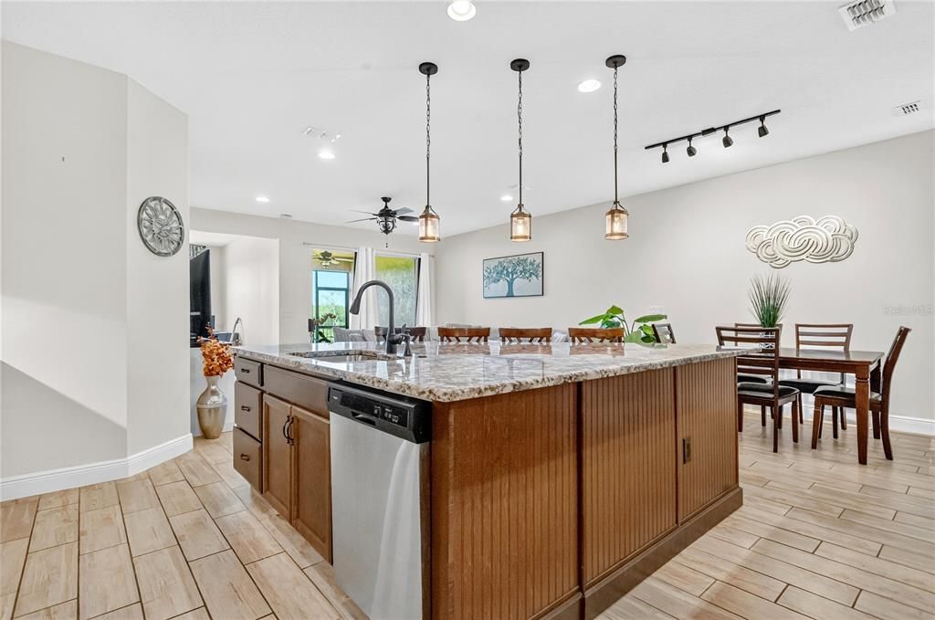 For Rent: $4,250 (4 beds, 3 baths, 2587 Square Feet)