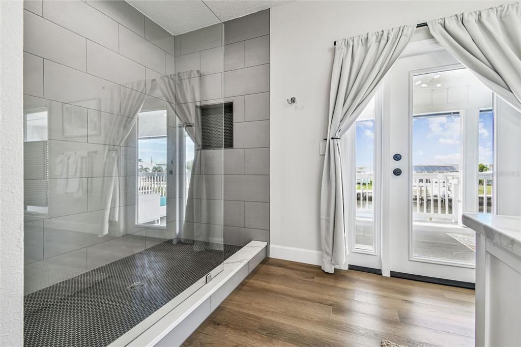 En Venta: $1,050,000 (4 camas, 3 baños, 2780 Pies cuadrados)