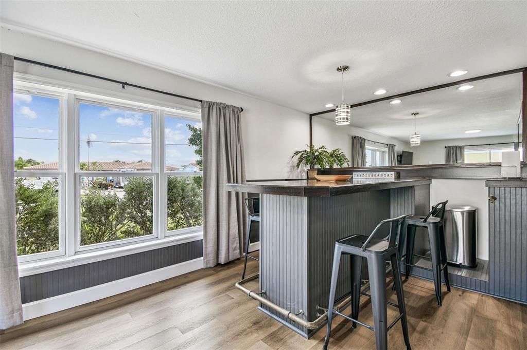 En Venta: $1,050,000 (4 camas, 3 baños, 2780 Pies cuadrados)