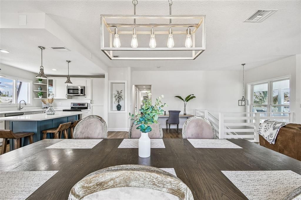 En Venta: $1,050,000 (4 camas, 3 baños, 2780 Pies cuadrados)