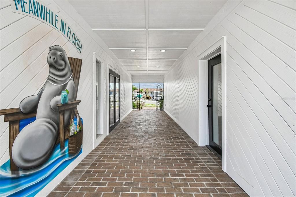 En Venta: $1,050,000 (4 camas, 3 baños, 2780 Pies cuadrados)