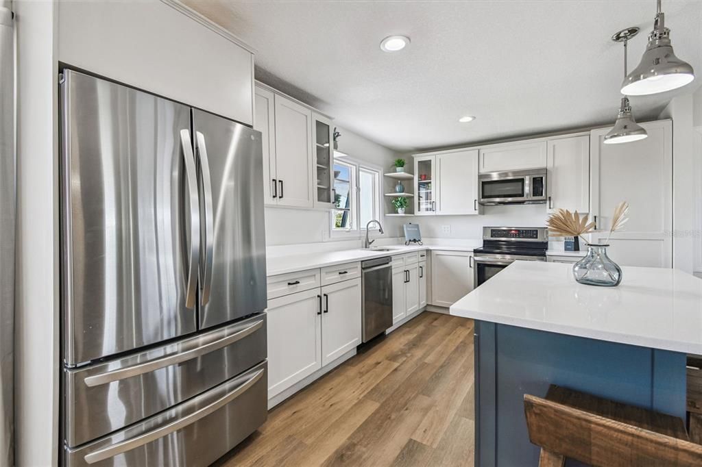 En Venta: $1,050,000 (4 camas, 3 baños, 2780 Pies cuadrados)