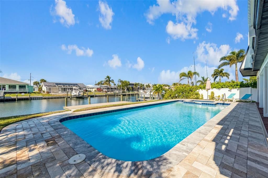 En Venta: $1,050,000 (4 camas, 3 baños, 2780 Pies cuadrados)