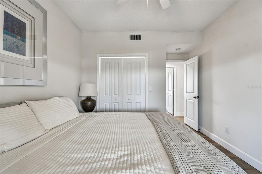 En Venta: $1,050,000 (4 camas, 3 baños, 2780 Pies cuadrados)