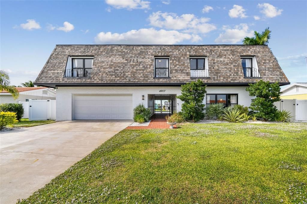 En Venta: $1,050,000 (4 camas, 3 baños, 2780 Pies cuadrados)