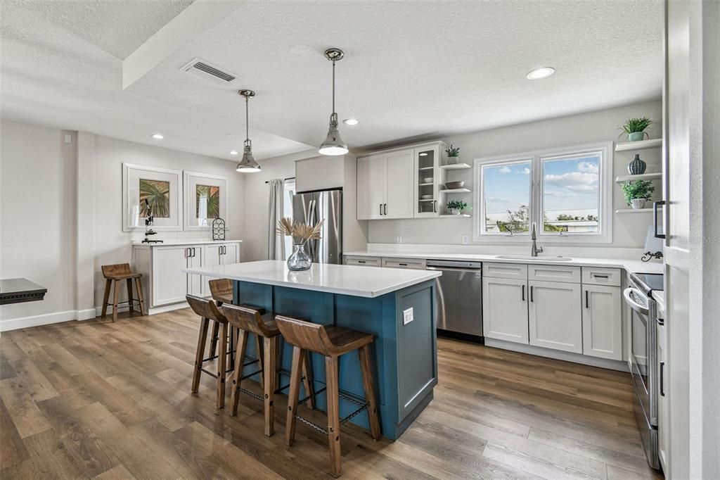 En Venta: $1,050,000 (4 camas, 3 baños, 2780 Pies cuadrados)