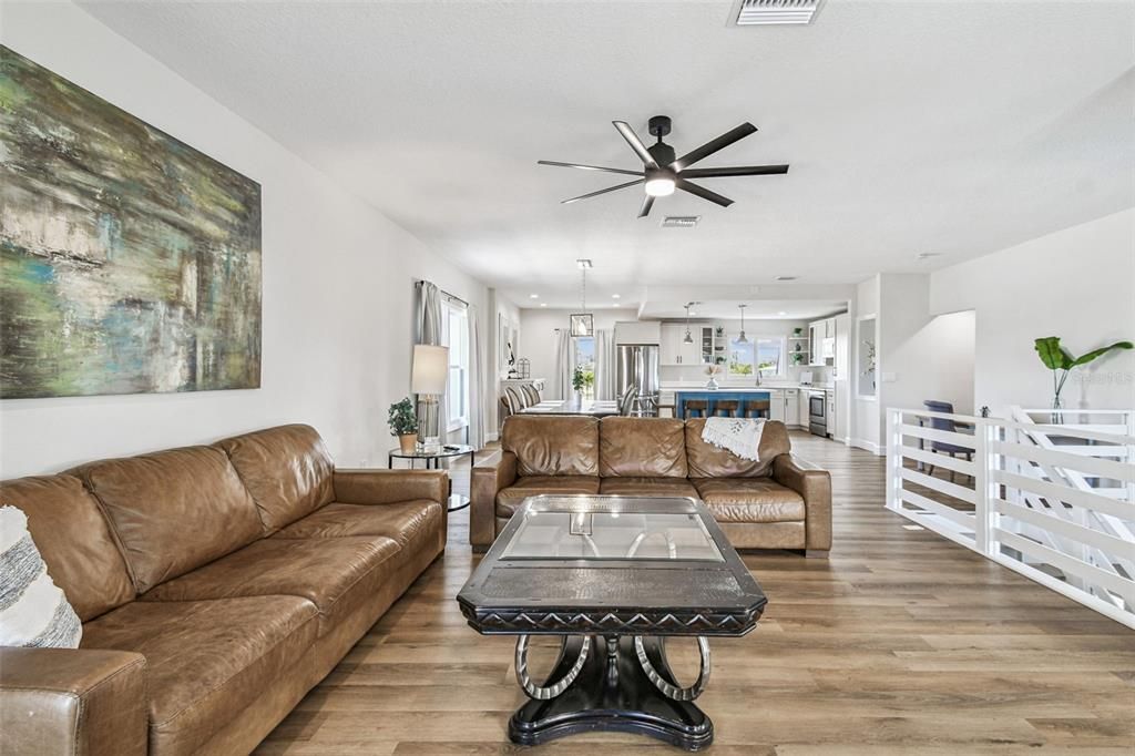 En Venta: $1,050,000 (4 camas, 3 baños, 2780 Pies cuadrados)