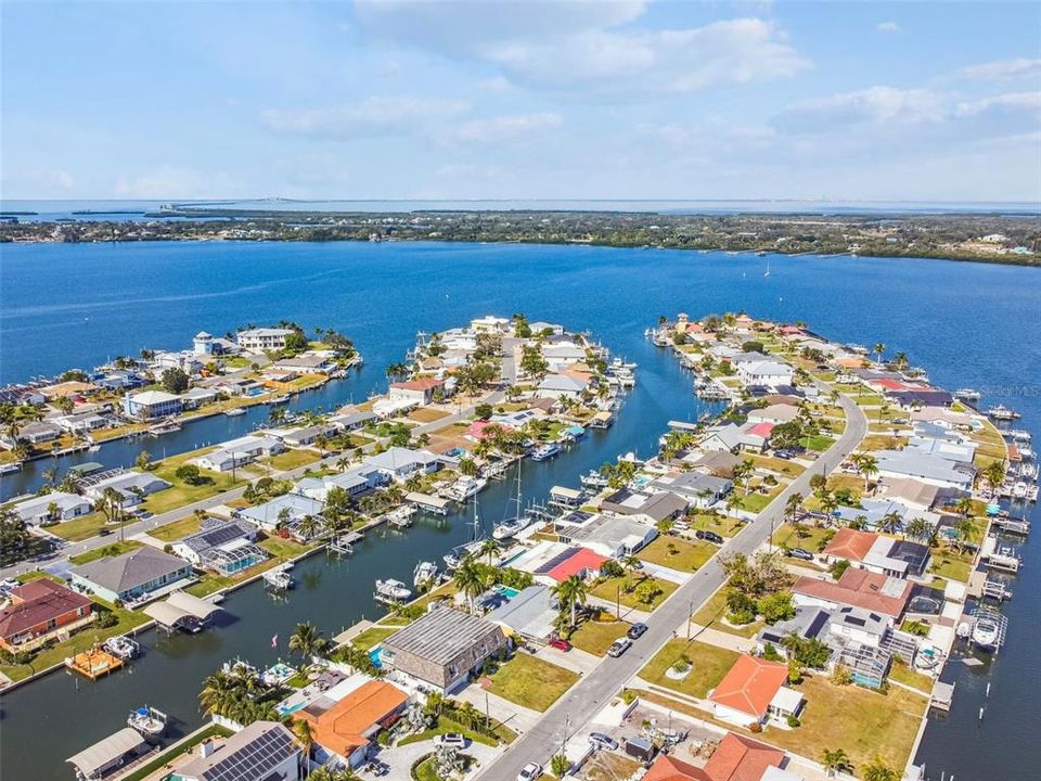 En Venta: $1,050,000 (4 camas, 3 baños, 2780 Pies cuadrados)