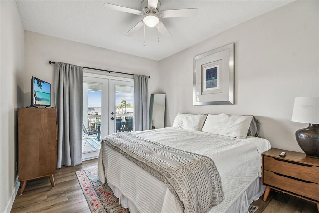 En Venta: $1,050,000 (4 camas, 3 baños, 2780 Pies cuadrados)