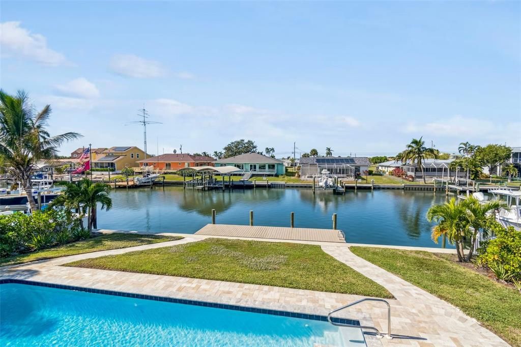 En Venta: $1,050,000 (4 camas, 3 baños, 2780 Pies cuadrados)