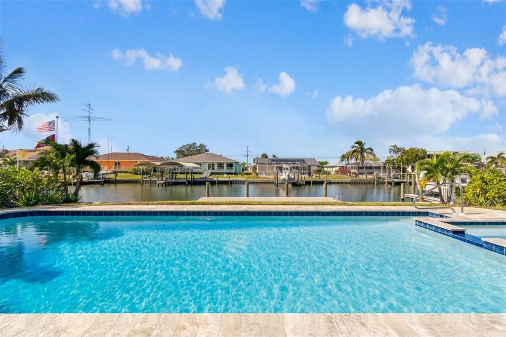 En Venta: $1,050,000 (4 camas, 3 baños, 2780 Pies cuadrados)