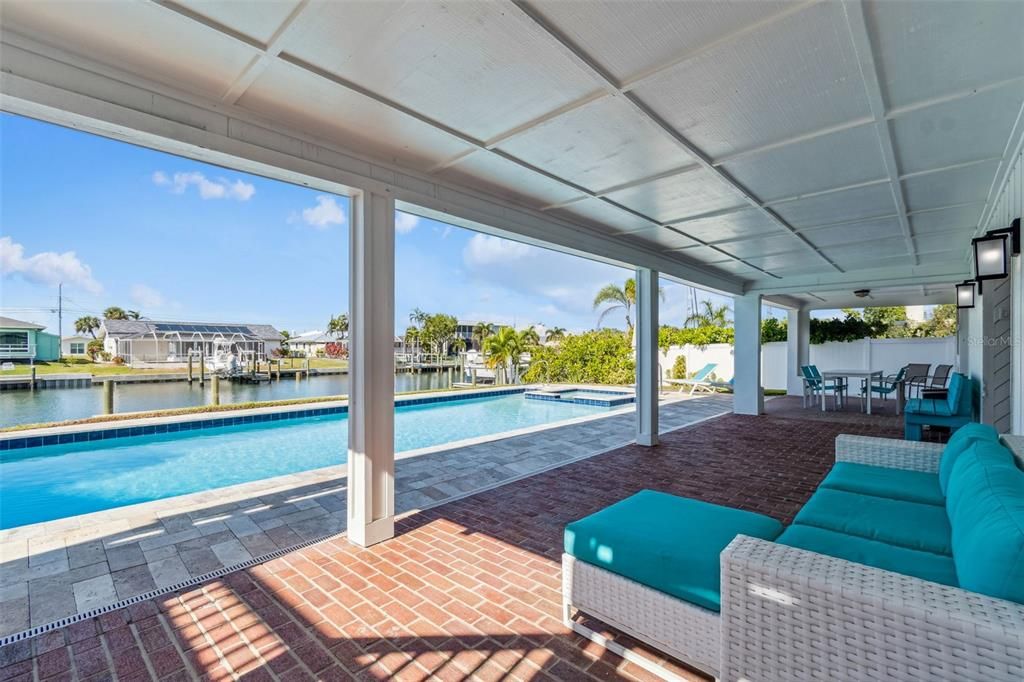 En Venta: $1,050,000 (4 camas, 3 baños, 2780 Pies cuadrados)