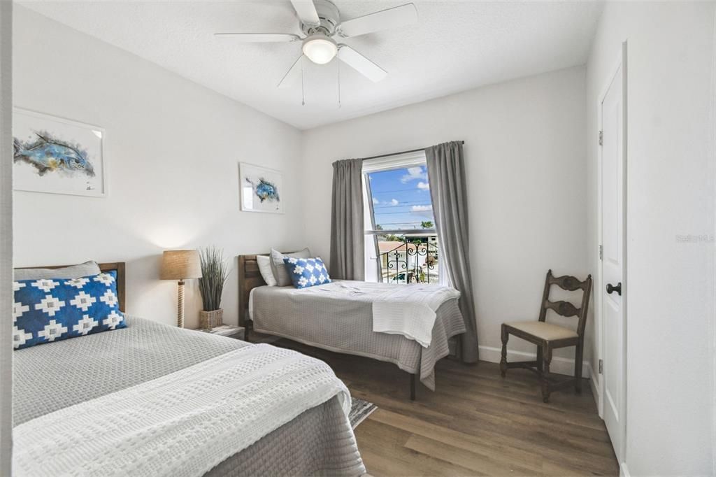 En Venta: $1,050,000 (4 camas, 3 baños, 2780 Pies cuadrados)