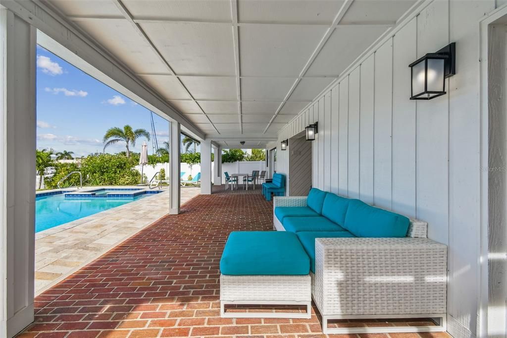 En Venta: $1,050,000 (4 camas, 3 baños, 2780 Pies cuadrados)