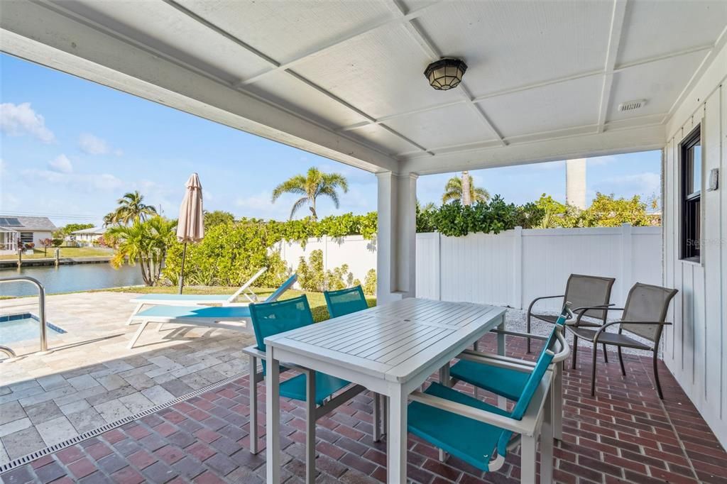 En Venta: $1,050,000 (4 camas, 3 baños, 2780 Pies cuadrados)