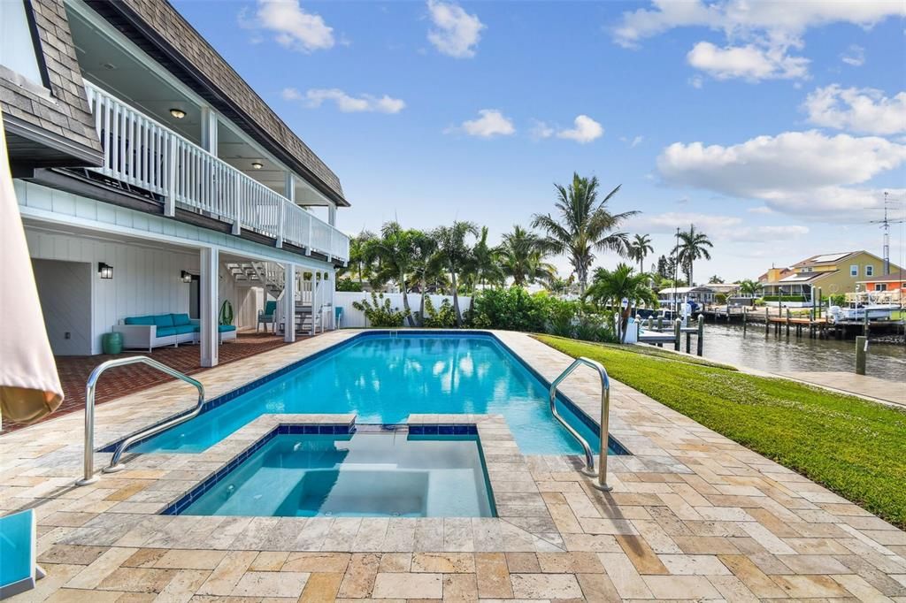 En Venta: $1,050,000 (4 camas, 3 baños, 2780 Pies cuadrados)