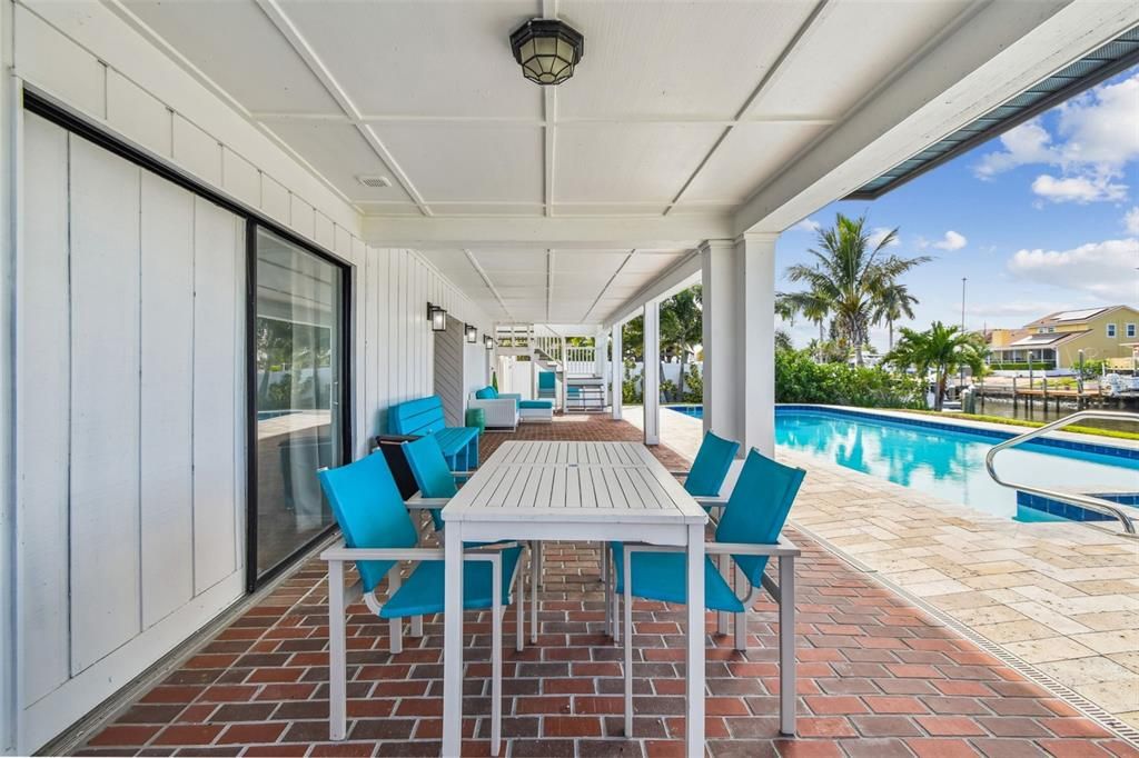 En Venta: $1,050,000 (4 camas, 3 baños, 2780 Pies cuadrados)