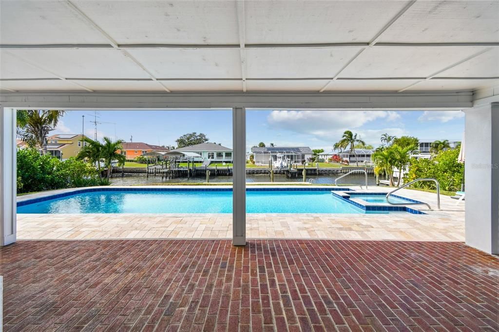 En Venta: $1,050,000 (4 camas, 3 baños, 2780 Pies cuadrados)