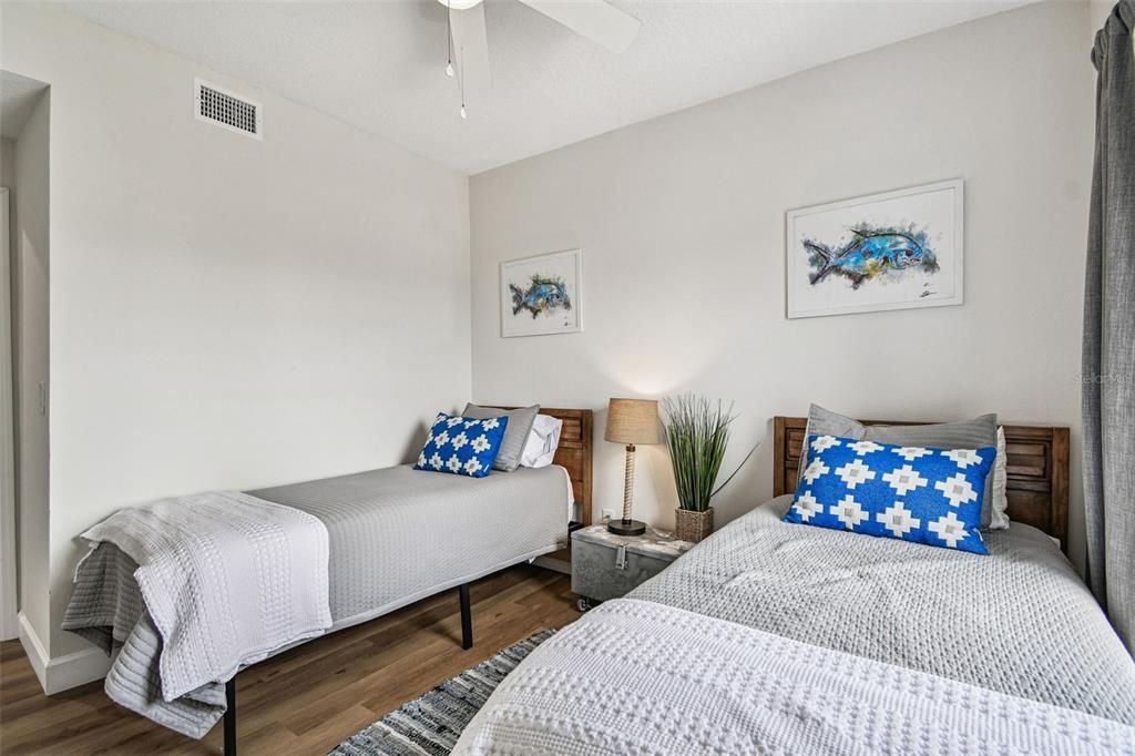 En Venta: $1,050,000 (4 camas, 3 baños, 2780 Pies cuadrados)