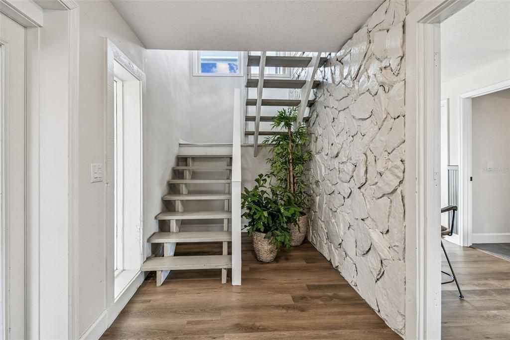 En Venta: $1,050,000 (4 camas, 3 baños, 2780 Pies cuadrados)