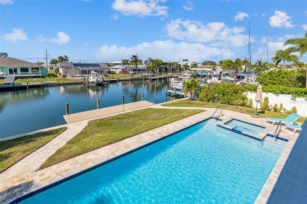 En Venta: $1,050,000 (4 camas, 3 baños, 2780 Pies cuadrados)