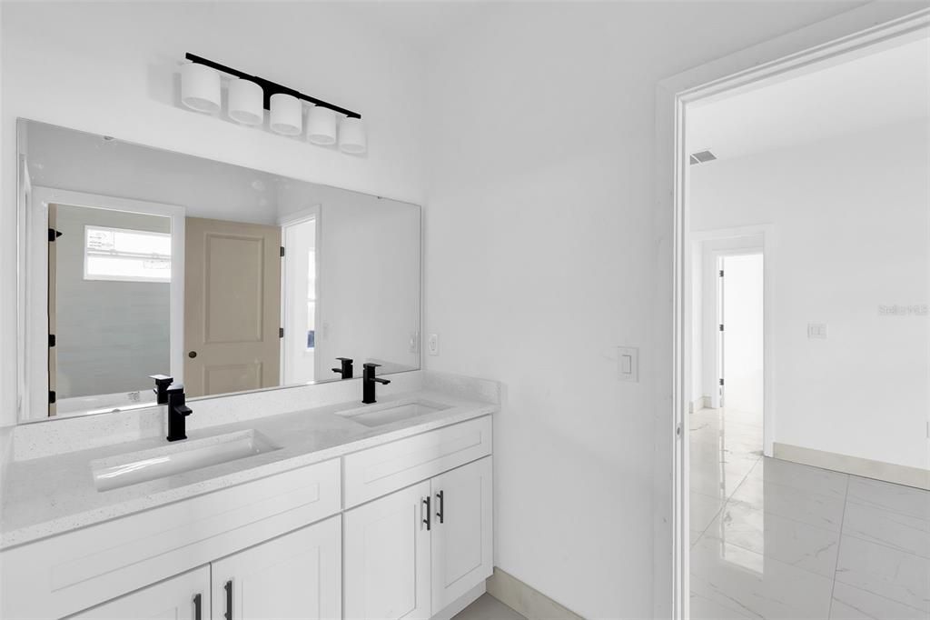 For Sale: $354,900 (4 beds, 3 baths, 1905 Square Feet)