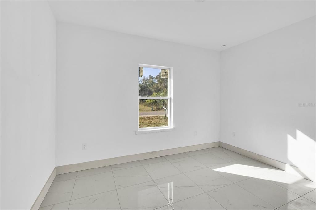 For Sale: $354,900 (4 beds, 3 baths, 1905 Square Feet)