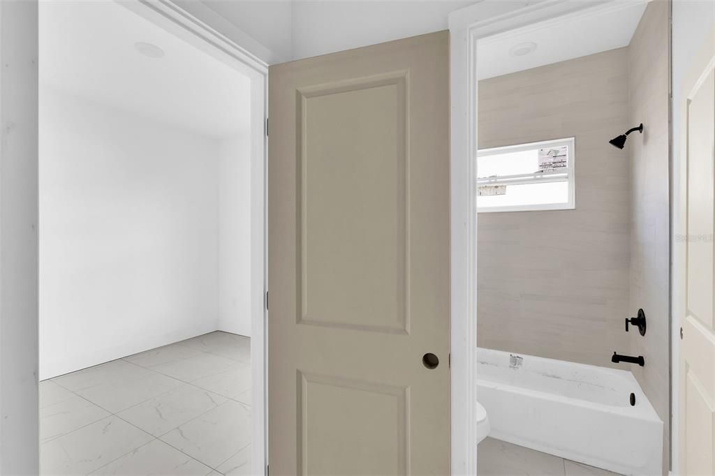 For Sale: $354,900 (4 beds, 3 baths, 1905 Square Feet)