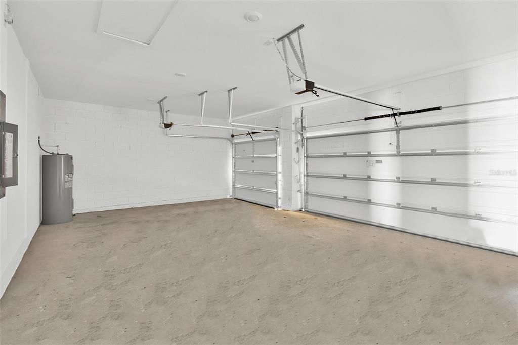 For Sale: $354,900 (4 beds, 3 baths, 1905 Square Feet)