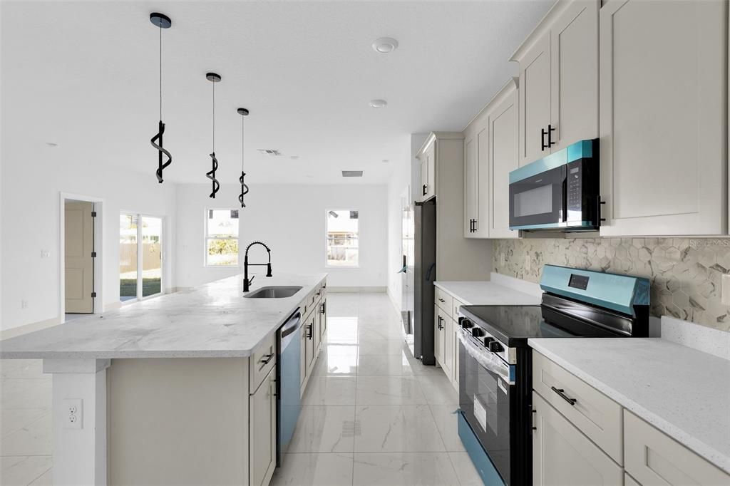 For Sale: $354,900 (4 beds, 3 baths, 1905 Square Feet)