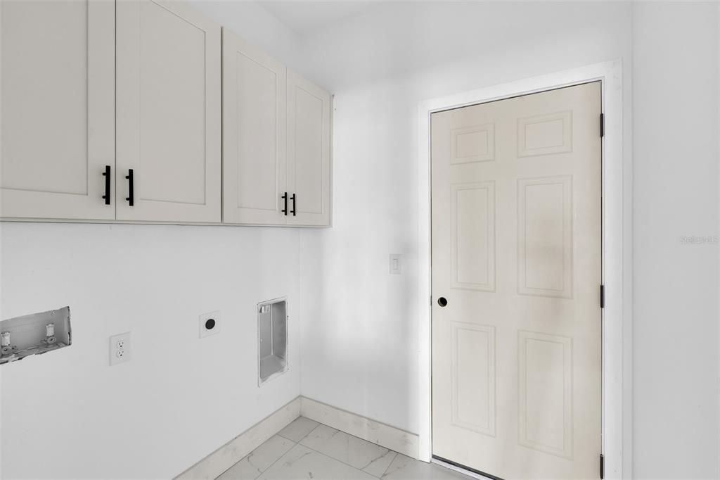 For Sale: $354,900 (4 beds, 3 baths, 1905 Square Feet)