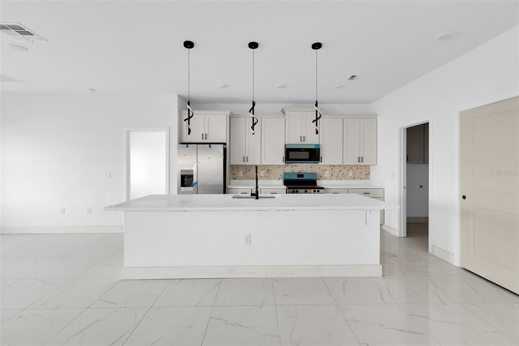 For Sale: $354,900 (4 beds, 3 baths, 1905 Square Feet)