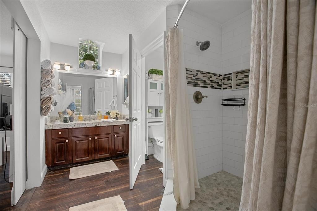 En Venta: $337,000 (3 camas, 2 baños, 1384 Pies cuadrados)