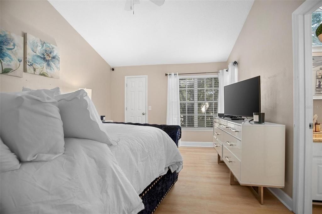 En Venta: $337,000 (3 camas, 2 baños, 1384 Pies cuadrados)