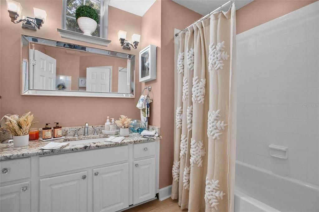 En Venta: $337,000 (3 camas, 2 baños, 1384 Pies cuadrados)