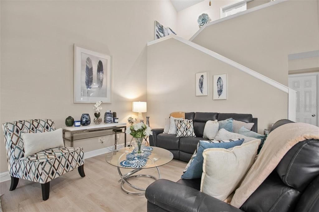 En Venta: $337,000 (3 camas, 2 baños, 1384 Pies cuadrados)