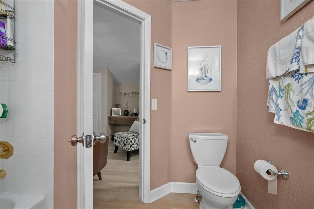 En Venta: $337,000 (3 camas, 2 baños, 1384 Pies cuadrados)