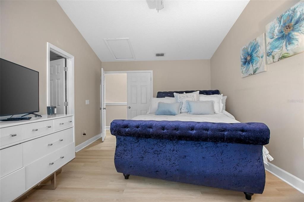 En Venta: $337,000 (3 camas, 2 baños, 1384 Pies cuadrados)