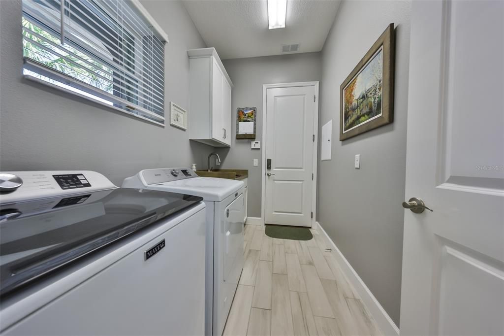 For Sale: $640,000 (3 beds, 2 baths, 2202 Square Feet)