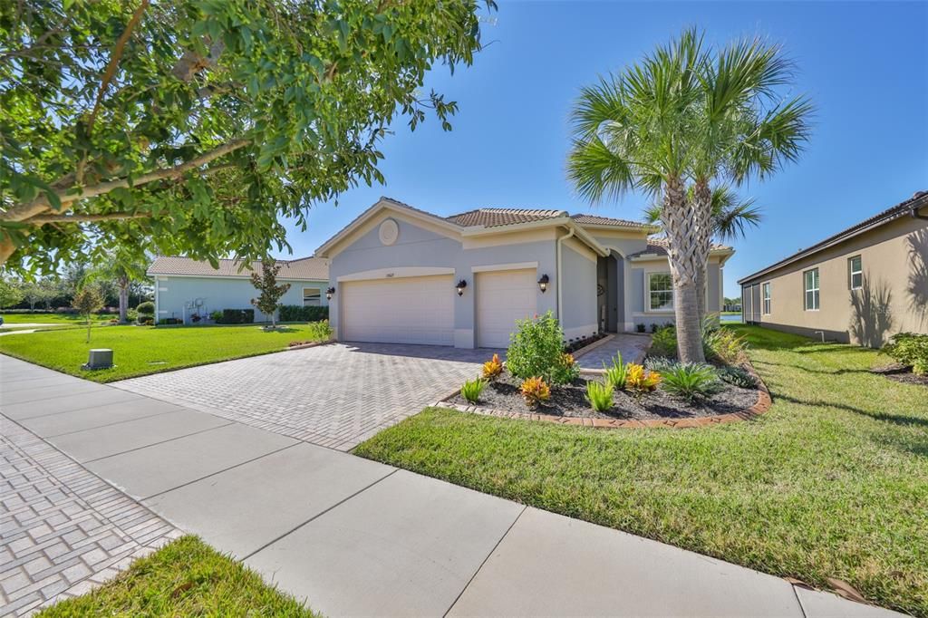 For Sale: $640,000 (3 beds, 2 baths, 2202 Square Feet)