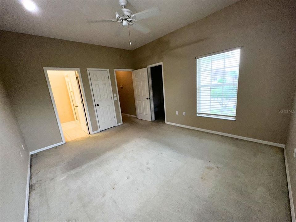 合同活跃: $1,300 (2 贝兹, 2 浴室, 1017 平方英尺)