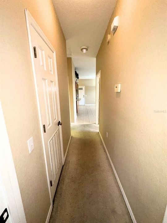 合同活跃: $1,300 (2 贝兹, 2 浴室, 1017 平方英尺)