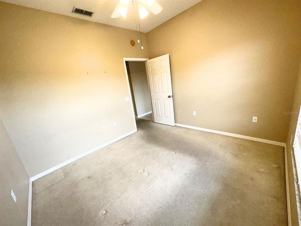 合同活跃: $1,300 (2 贝兹, 2 浴室, 1017 平方英尺)