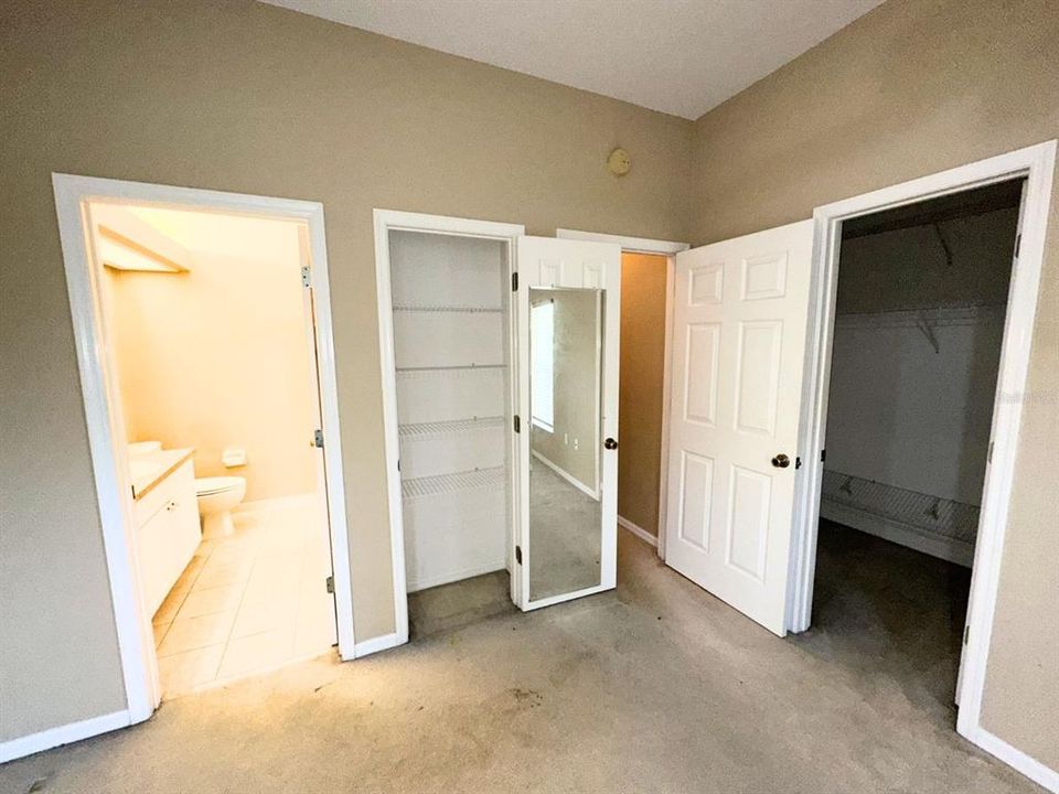 合同活跃: $1,300 (2 贝兹, 2 浴室, 1017 平方英尺)