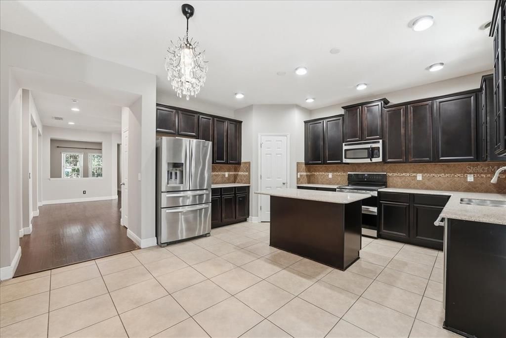 На продажу: $695,000 (4 спален, 3 ванн, 3505 Квадратных фут)