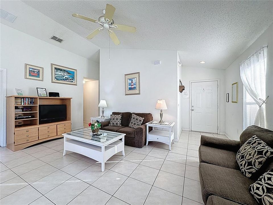 For Sale: $310,000 (3 beds, 2 baths, 1130 Square Feet)