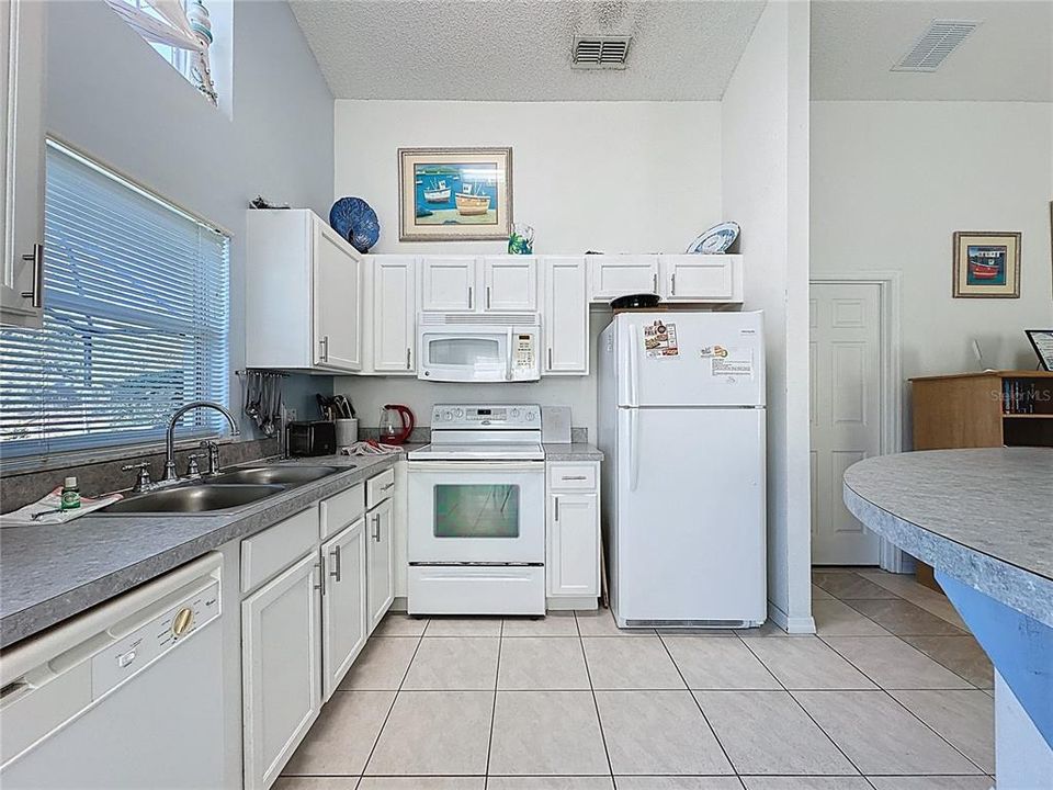 For Sale: $310,000 (3 beds, 2 baths, 1130 Square Feet)