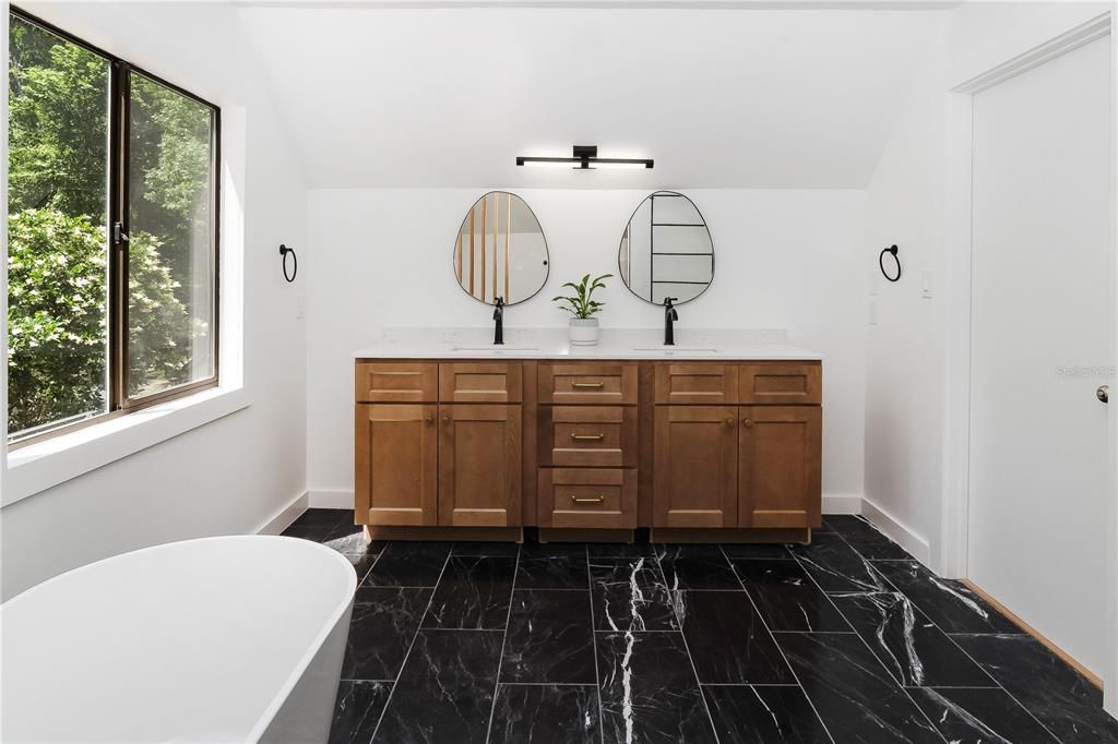 待售: $899,000 (5 贝兹, 3 浴室, 3322 平方英尺)