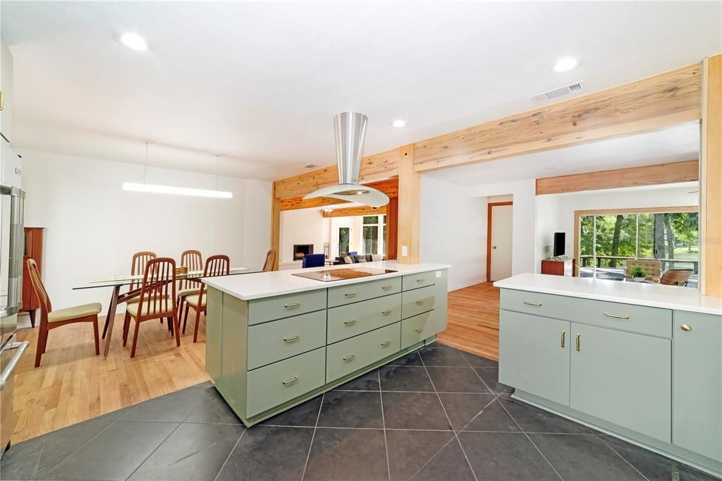 待售: $899,000 (5 贝兹, 3 浴室, 3322 平方英尺)